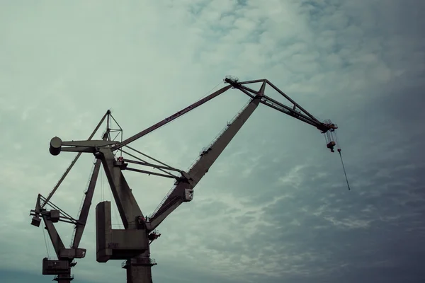 Industriële kranen in de scheepswerven van gdansk — Stockfoto