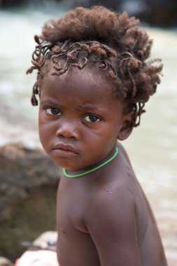 himba kabilesi, Namibya, genç bir çocuk portresi