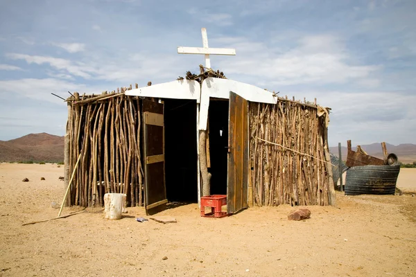 Pobre igreja cristã no deserto — Fotografia de Stock