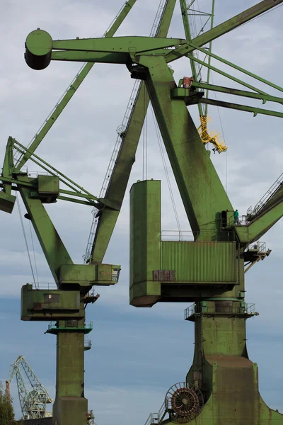 Industrial cranes in Gdansk shipyards — Stock Photo, Image