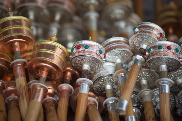 Rolos de oração em uma loja local — Fotografia de Stock