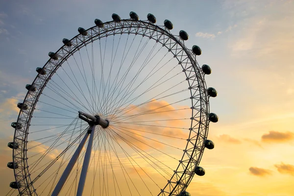 London eye i skymningen — Stockfoto