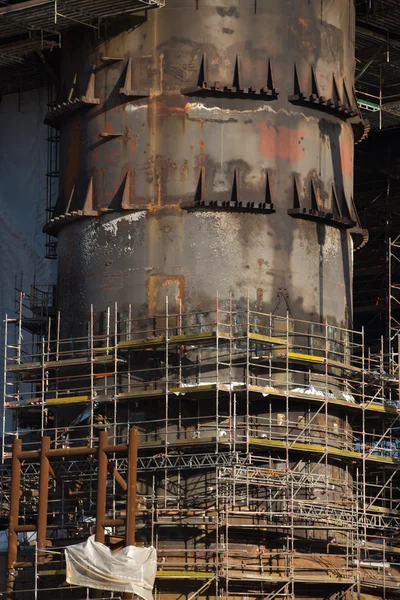 Detail des Andockens der Bohrinsel auf der Danziger Werft im Bau — Stockfoto