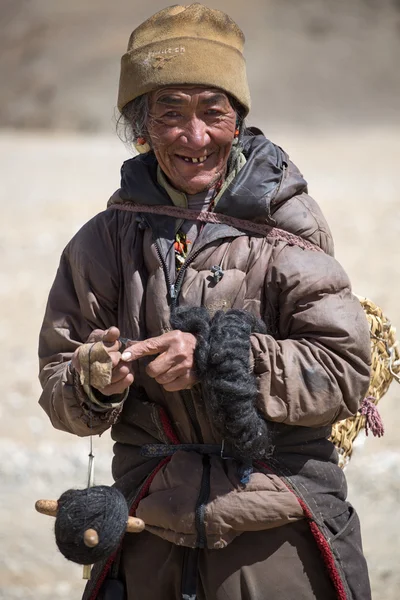 Portrait of a Yak man working in Tibet — Stok Foto