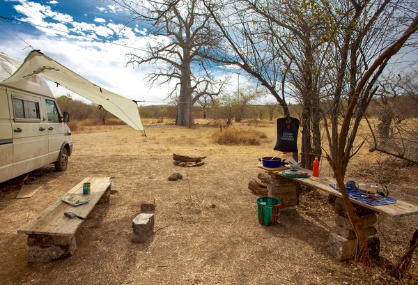 Camper in campsite — Stock Photo, Image