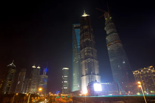 Pudong de noche con torre Jimnao — Foto de Stock