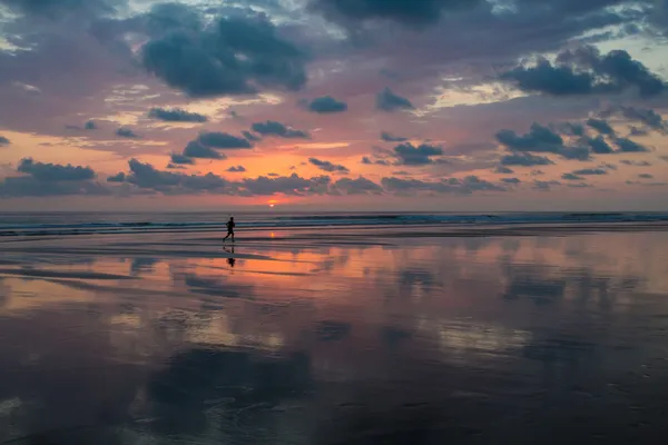 Puesta de sol en la playa de Matapalo en Costa Rica —  Fotos de Stock