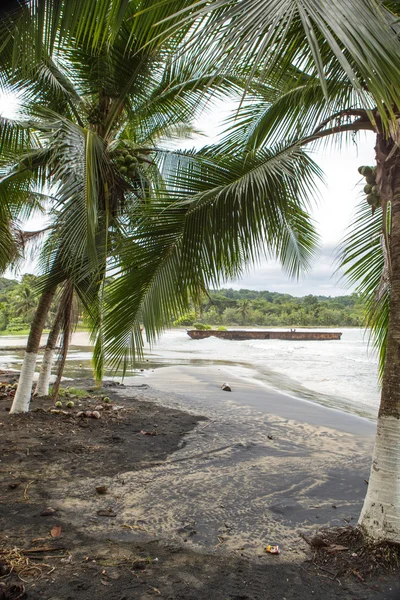 Praia vazia em Puerto Viejo, Costa Rica — Fotografia de Stock