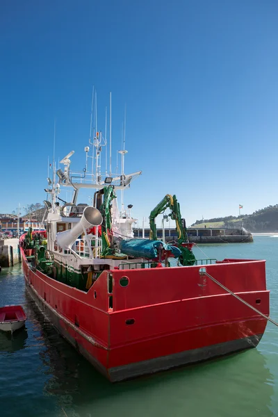 Barco de pesca en el puerto de Lekeitio —  Fotos de Stock