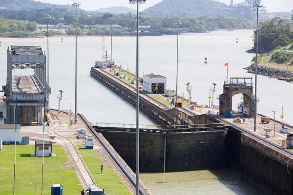 Portes et bassin des écluses de Miraflores Canal de Panama — Photo