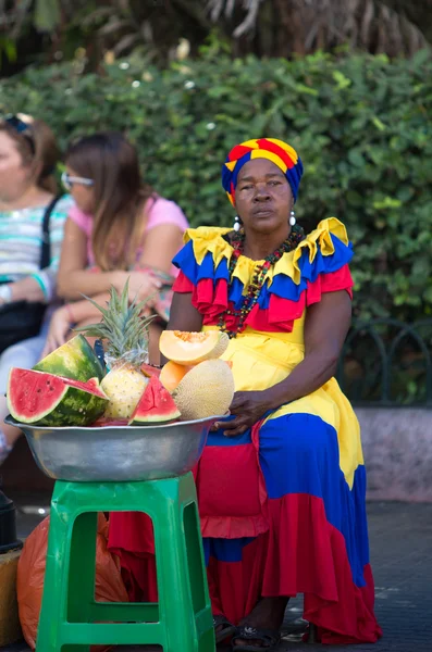 Donna caraibica vestita con colori — Foto Stock