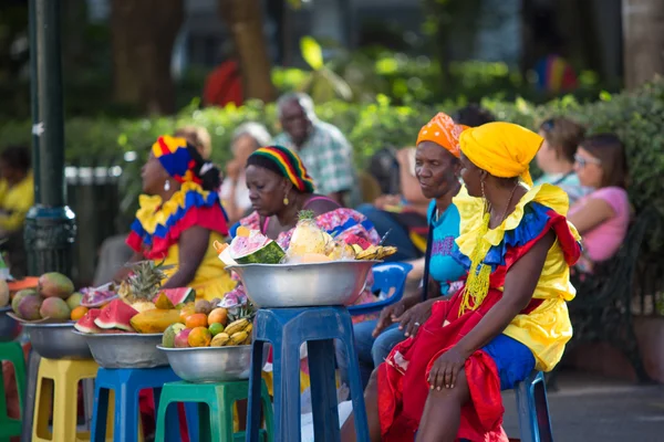 Donne caraibiche vestite con colori — Foto Stock