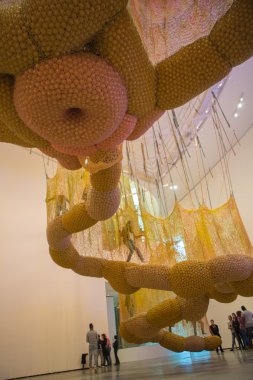 ernesto neto bilbao şehrinde yapılan resim yükleme