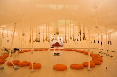 ernesto neto bilbao şehrinde yapılan resim yükleme