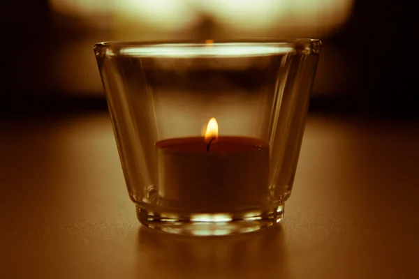 Burning candle with blurred light in the back — Stock Photo, Image