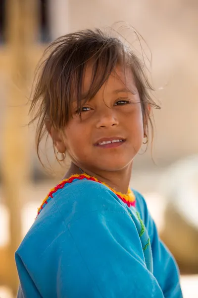 Retrato de Wayuu chica india en Punta Gallinas —  Fotos de Stock