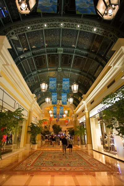 Interior of the Bellagio Casino hallway in Las Vegas — Stock Photo, Image