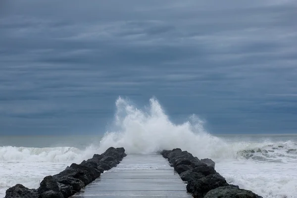 Storm op de kant van de zee in biarritz — Stockfoto