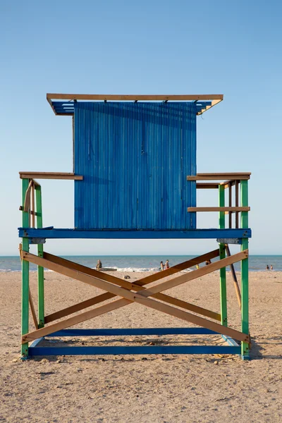 Wood Lonely lifeguard tower on the beach in Colombia — Stock Photo, Image