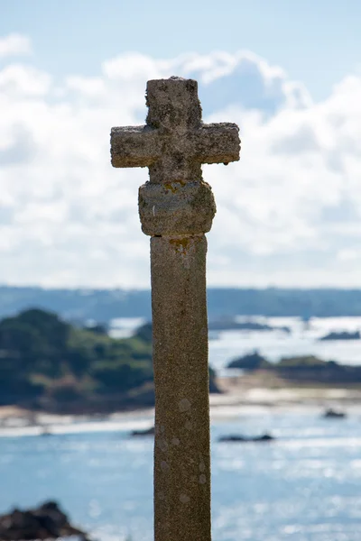 Cross of St Michel Church on the island of Brehat in Brittany — Stock Photo, Image