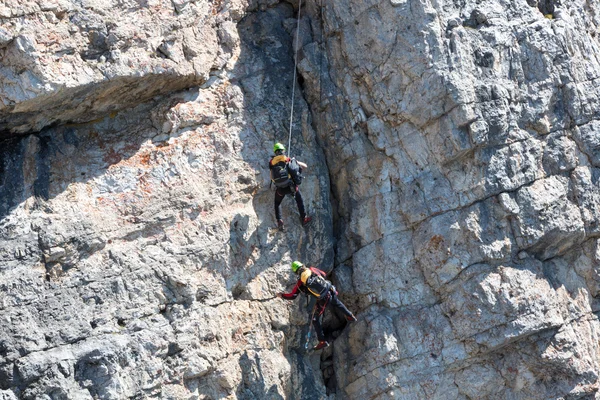 Resgate na montanha de Dolomitas — Fotografia de Stock