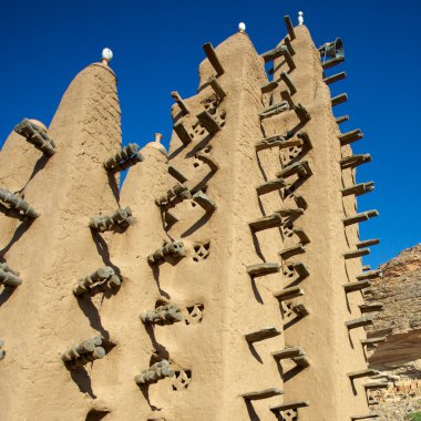 Dogons arazi Bandiagara Cliff üzerinde cami
