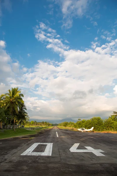 Empty airport in Quepos, Costa Rica — Stock Photo, Image