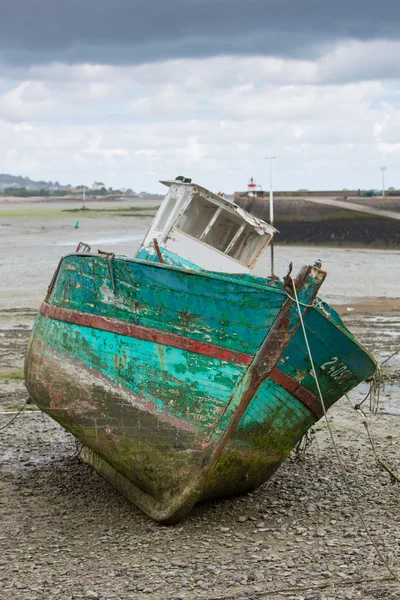 Shipwreck on a beach in Paimpol — Stock Photo, Image