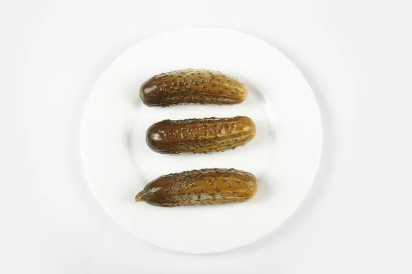 Concombres sur l'assiette — Photo