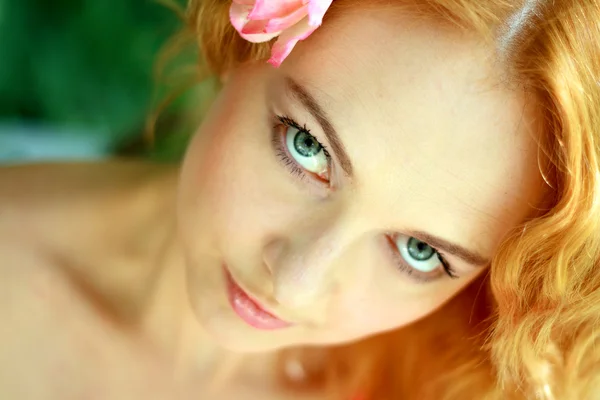 Redhead young woman outdoors — Stock Photo, Image