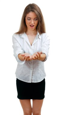 bir şey elinde tutan kadın