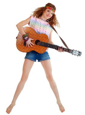 hippi kıyafet atlama içinde kadın