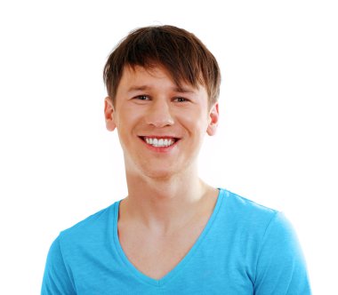 gülümseyen yakışıklı genç