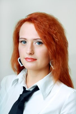 Genç yüzünü kapat