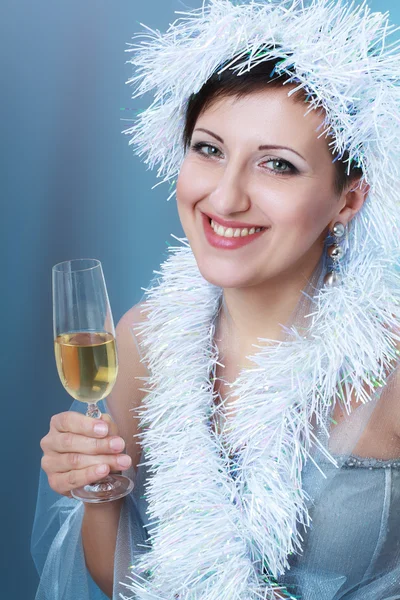 Kvinna dricker champagne — Stockfoto