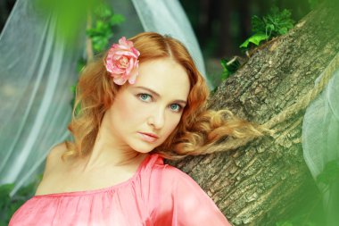 romantik genç kadın