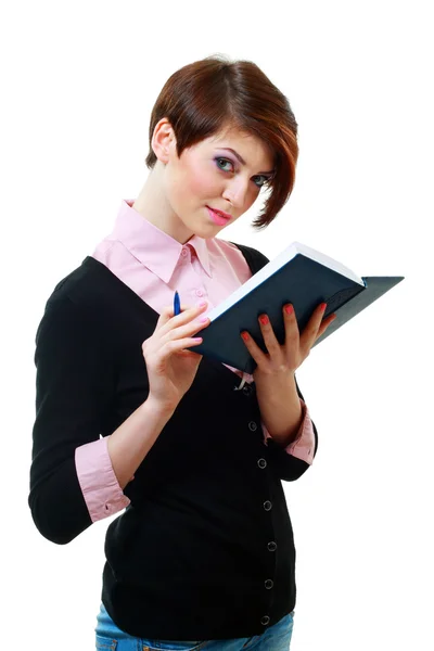 Mujer joven leyendo — Foto de Stock