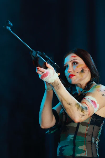 Beautiful woman holding weapon — Stock Photo, Image