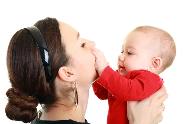 Baby spielt mit Mutter — Stockfoto