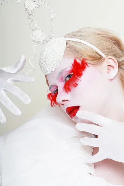 Creatieve make-up valse rode wimpers — Stockfoto