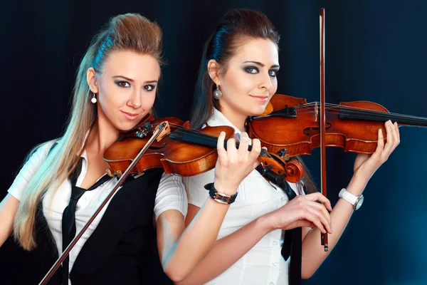 바이올린 두 여자 — 스톡 사진