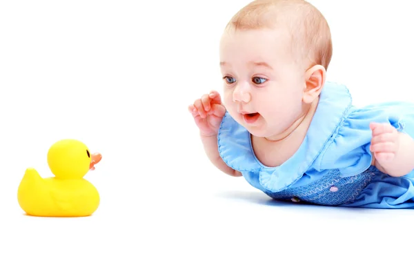 Baby hrát s hračkou — Stock fotografie