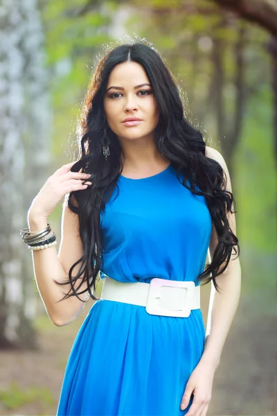 Mulher de vestido azul — Fotografia de Stock