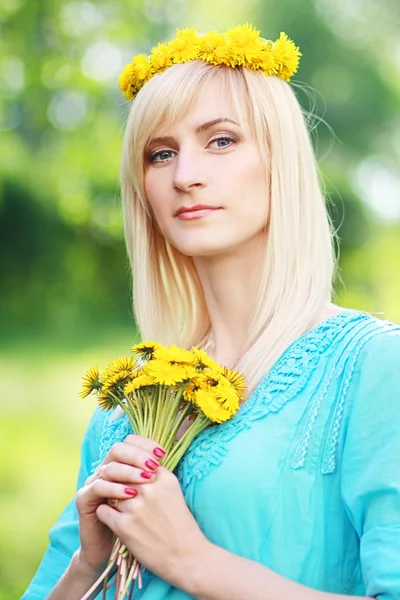 Lady with yellow flowers — Stock Photo, Image