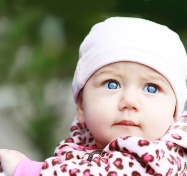 Baby outdoor — Stock Photo, Image