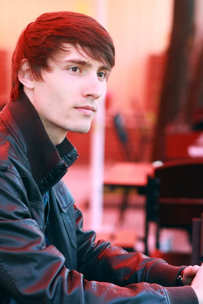 Man sitting outdoor in a cafe — Stock Photo, Image