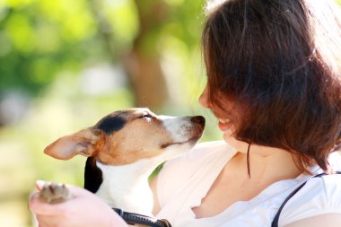 Köpekli Kadın