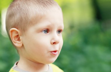 3 yaşında bir çocuk