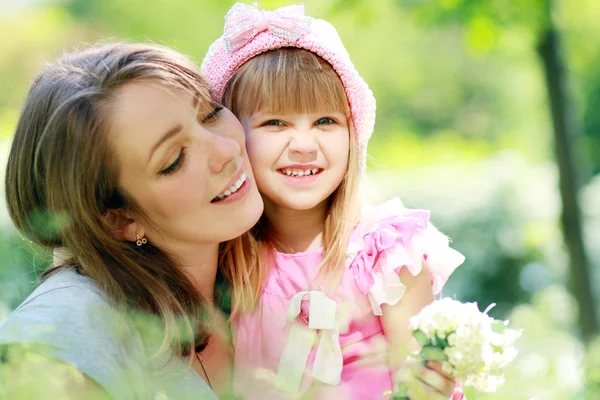 Madre e figlia piccola — Foto Stock