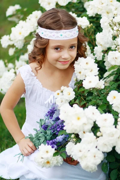 Girl on white rose garden — Stock Photo, Image